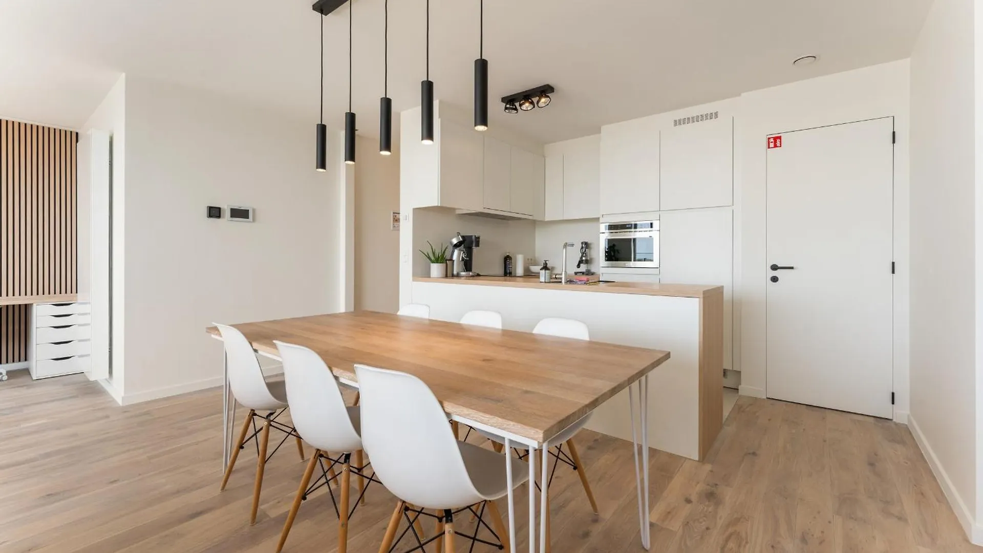 Lichtrijk En Ruim Appartement Met Zeezicht - 5P Ostende